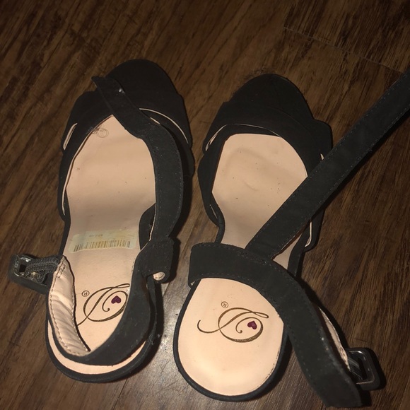 Heels - Picture 2 of 3